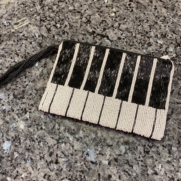 Wristlet - Picture 1 of 4